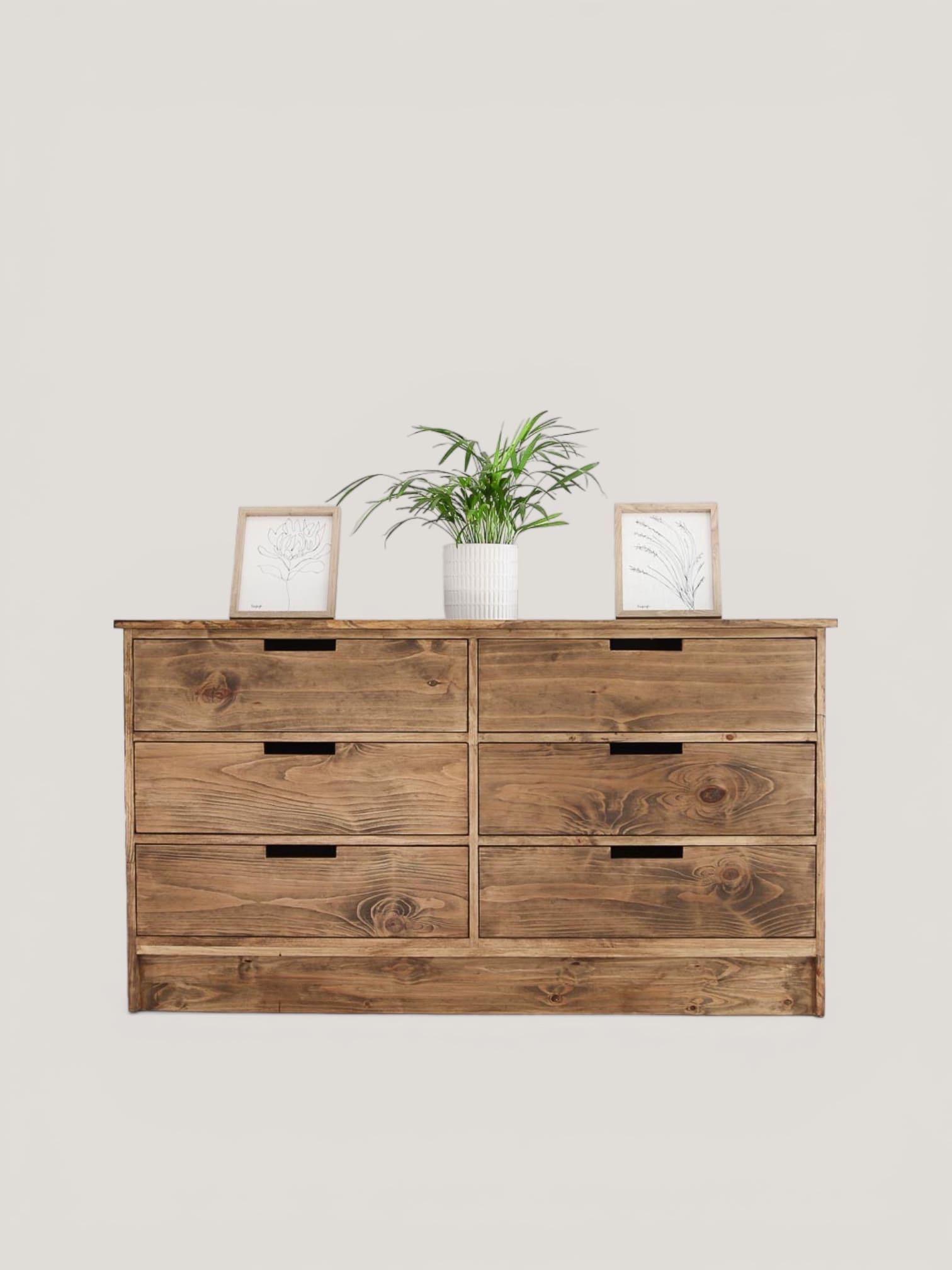 Protea chest of drawers / Compactum