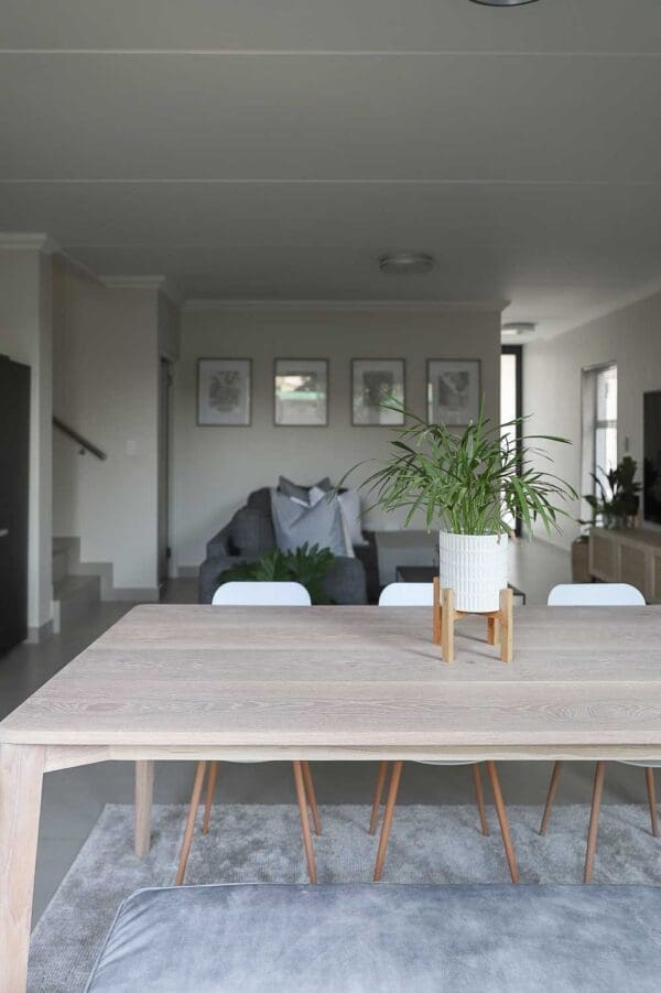 Blanco dining table - Image 5